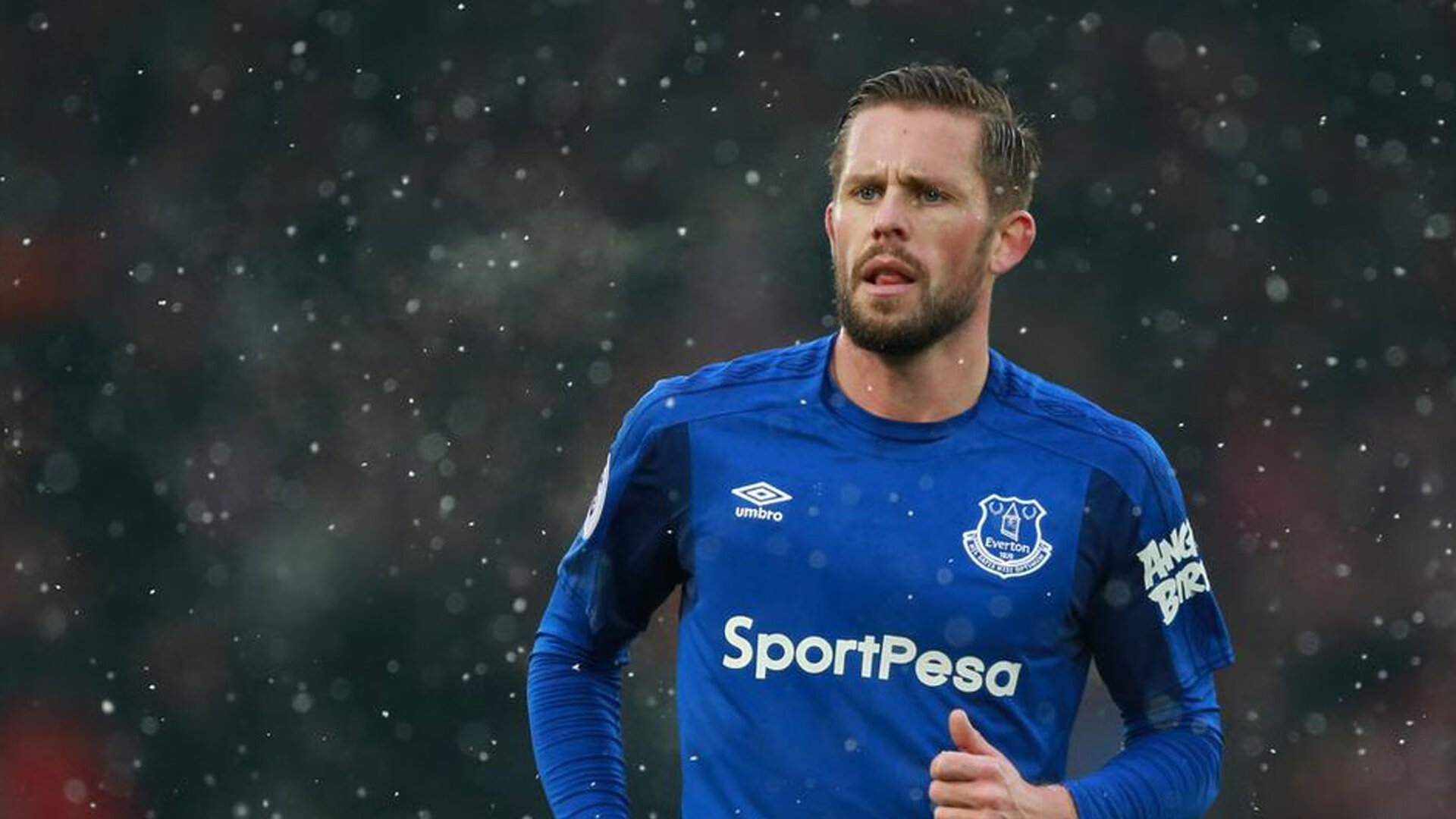 九游游戏平台-逆境中奋勇拼搏：那些令人振奋的传奇故事，逆境中振奋的事例